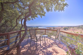Stunning Canyon Lake Home with Deck, Hot Tub and Kayak!